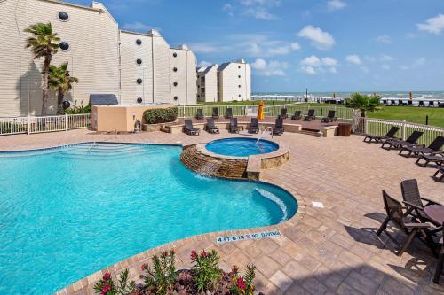 Fully Renovated Condo Steps From The Beach With Ocean View Balcony