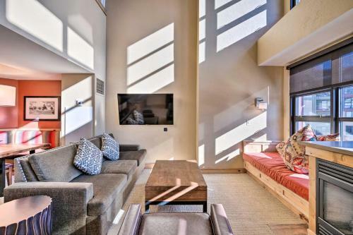 Apartamento Top-floor Condo With Loft Steps From Ski Lifts!