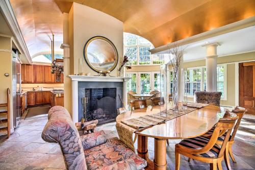 Lovely Brookfield Home With Private Deck And Views