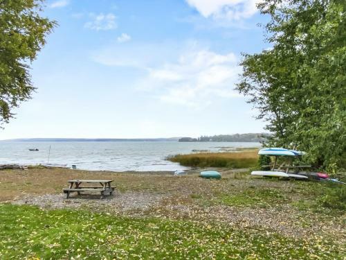 Causeway Cottage On Lake Champlain Cabin
