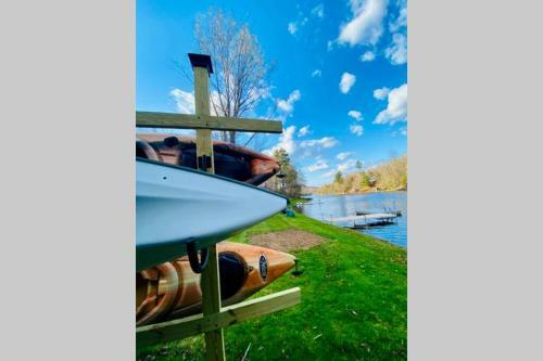 Stunning Lake Front! Modern+chic+cosy Pet Friendly