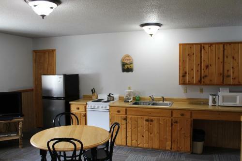 Alpine Motel Of Cooke City