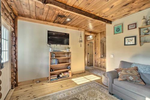 Cambridge Cabin Less Than 2 Mi To Smugglers Notch!