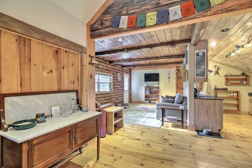 Cambridge Cabin Less Than 2 Mi To Smugglers Notch!