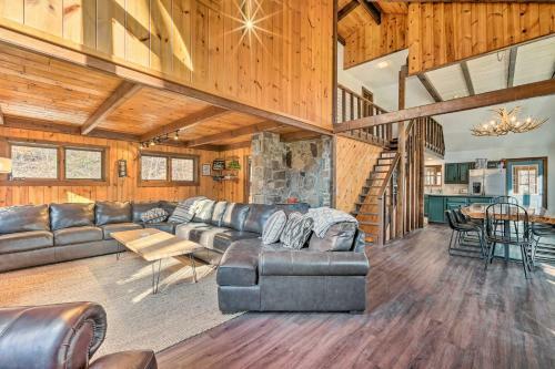 2-acre Ski Chalet With Deck 8 Mi To Mt Snow!