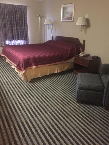 Hotel America's Best Inn & Suites