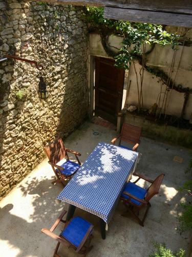 Cosy Medieval Village House Mons�gur