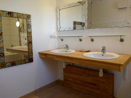 Welcoming Villa With Pool In Montburn-des-corbieres