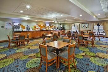 Holiday Inn Express Hotel & Suites - Belleville Area