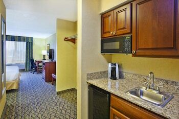 Holiday Inn Express Hotel & Suites - Belleville Area