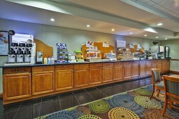Holiday Inn Express Hotel & Suites - Belleville Area