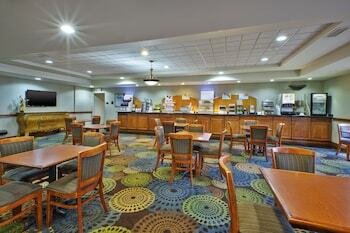 Holiday Inn Express Hotel & Suites - Belleville Area
