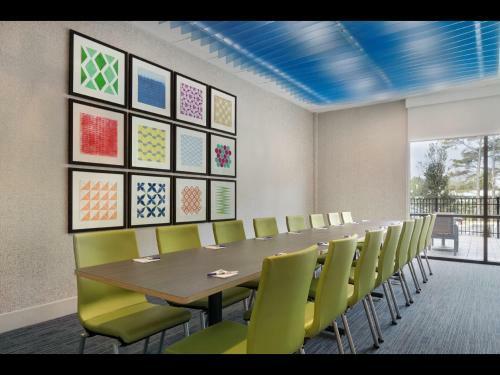 Holiday Inn Express Hotel & Suites Canton