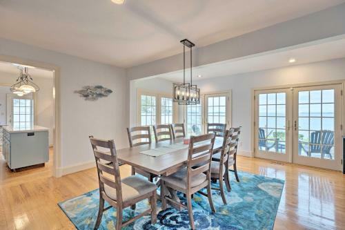 Beachfront Urbanna Home With Gas Grill And Deck!