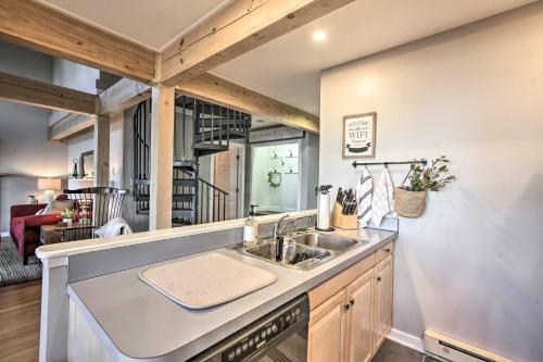Serene Hideaway With Views, 1 Mi To Hike And Ski!
