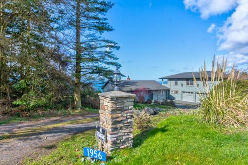 @ Marbella Lane - Waterfront 2br+studio Whidbey Isl