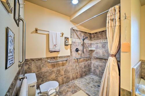 Upscale Home With Indoor Sauna On Sunset Pond!