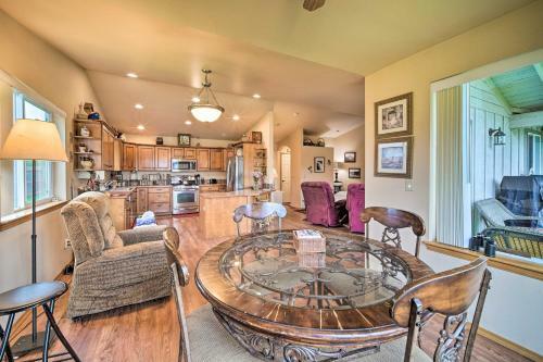 Upscale Home With Indoor Sauna On Sunset Pond!
