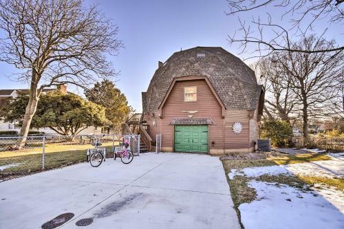 Unique Peddlin Round House With Lake Views!
