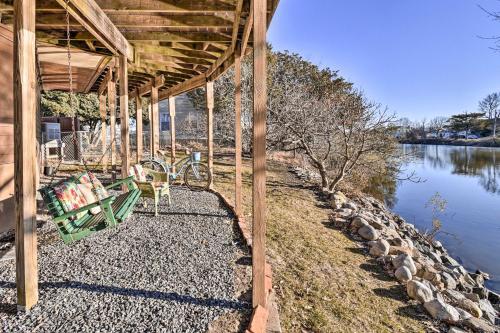 Unique Peddlin Round House With Lake Views!