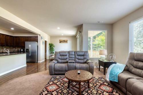 Quieter Villa: Neighborhood, Closer To Boeing