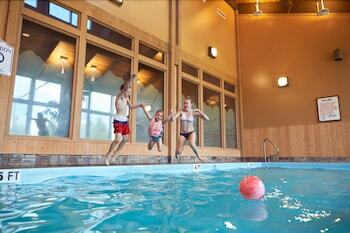 Hotel Grouse Mountain Lodge