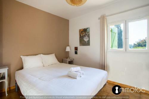 House In A Quiet Area With Garden And Parking Space