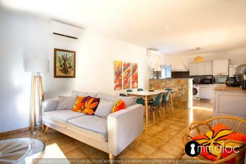 House In A Quiet Area With Garden And Parking Space