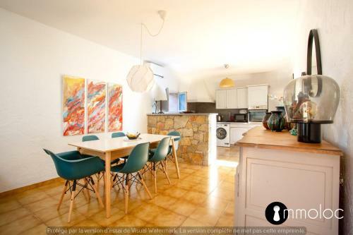 House In A Quiet Area With Garden And Parking Space