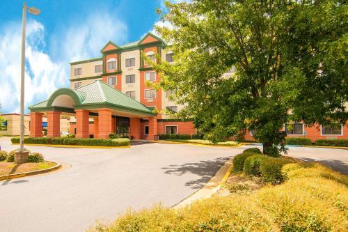 Hotel Baymont Inn & Suites