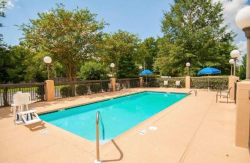 Hotel Baymont Inn & Suites