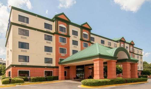 Hotel Baymont Inn & Suites