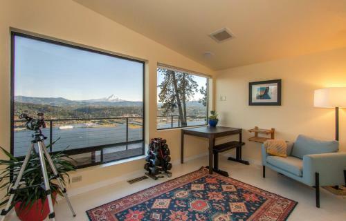 Eye On The Gorge Home