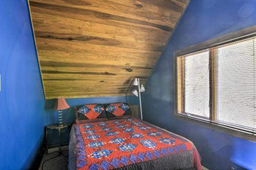 Spacious Snowshoe Cabin With Sunset Mtn Views!