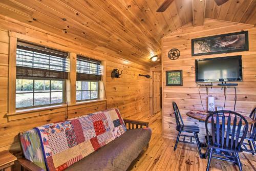 Rural Cabin Hideaway With Fire Pit And Mtn Views!