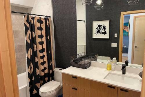 Apartamento Cheerful New Modern Townhome Close To Downtown