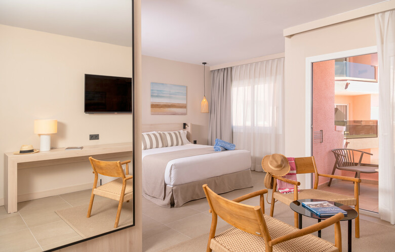 Aqua Hotel The Breeze & Spa - Adults Only (+18)