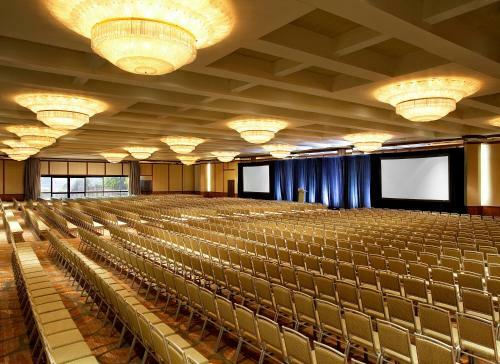 The Westin Crown Center Hotel