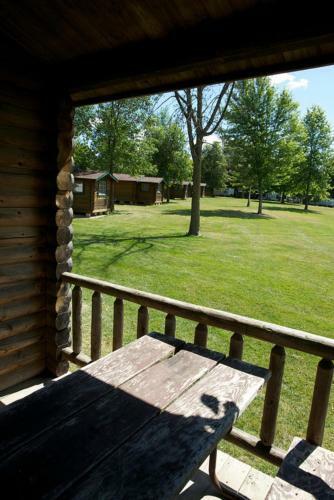 Fremont Jellystone Park Loft Cabin 1