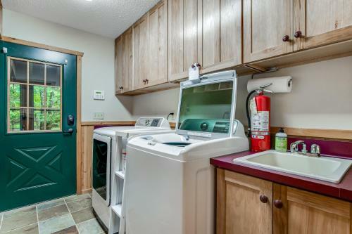 Cranberry Cove Lodge