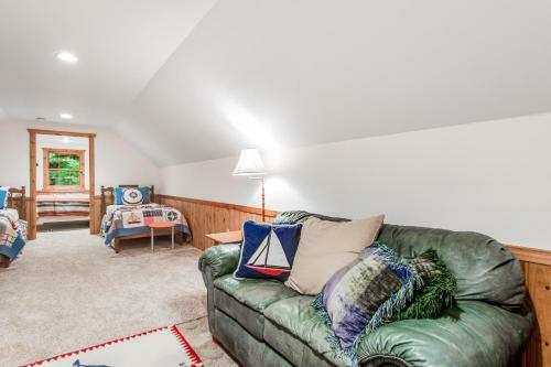 Cranberry Cove Lodge
