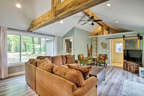 Holcombe Lakefront Cottage Fishing And Snowmobiling