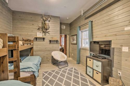 Inviting Anglers Abode With Grill And Rv Hookups