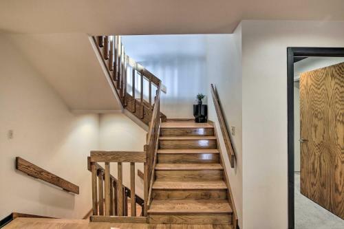 Spacious Modern Home Less Than 6 Mi To Lambeau Field!