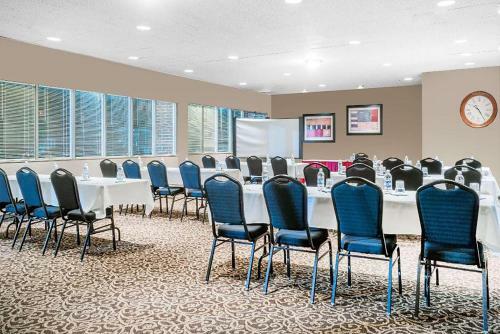 Hotel Norwood Inn & Suites La Crosse