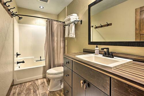 Luxe Lakefront Retreat With Sauna And Game Room!