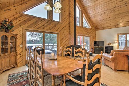 Exceptional Home With Deck About 3 Miles To Sand Valley