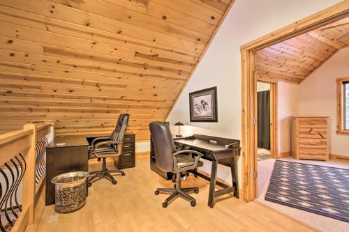 Exceptional Home With Deck About 3 Miles To Sand Valley