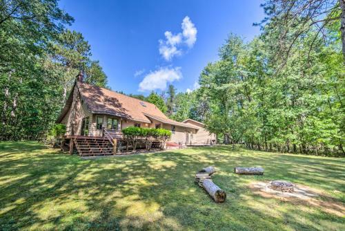 Riverfront Oconto Escape With Fire Pit And Yard!