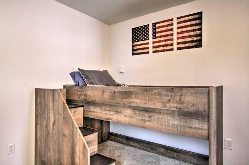Well-appointed Onalaska Cabin - Walk To Lake!